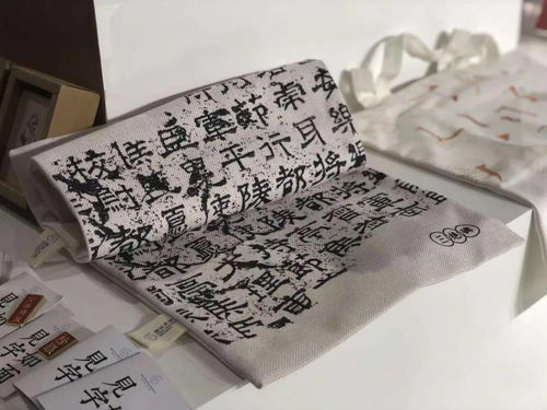 漯河海樂文創(chuàng)產(chǎn)品亮相第七屆中原（鶴壁）文化產(chǎn)業(yè)博覽交易會，文化經(jīng)紀(jì)人服務(wù)助力產(chǎn)業(yè)發(fā)展