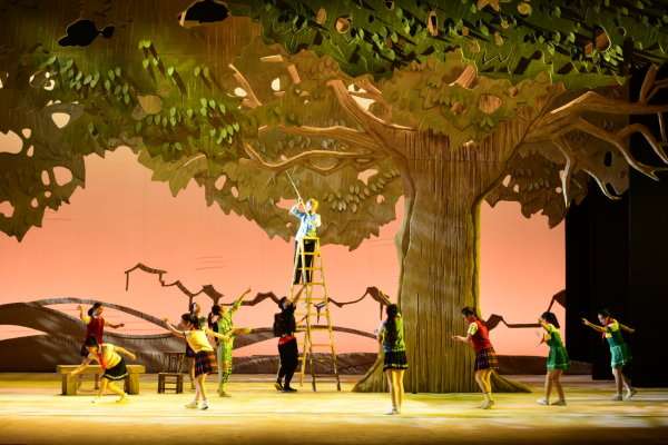 百年文藝創(chuàng)作的浙江現(xiàn)象 紅色根脈綻芳華，文化經(jīng)紀人服務譜新篇